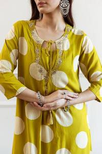 Venta al por mayor 68 Rayón alemán Premium Kurti Con parte inferior Salwar Kameez Party Wear Collection a un precio inmejorable - Product Image 3