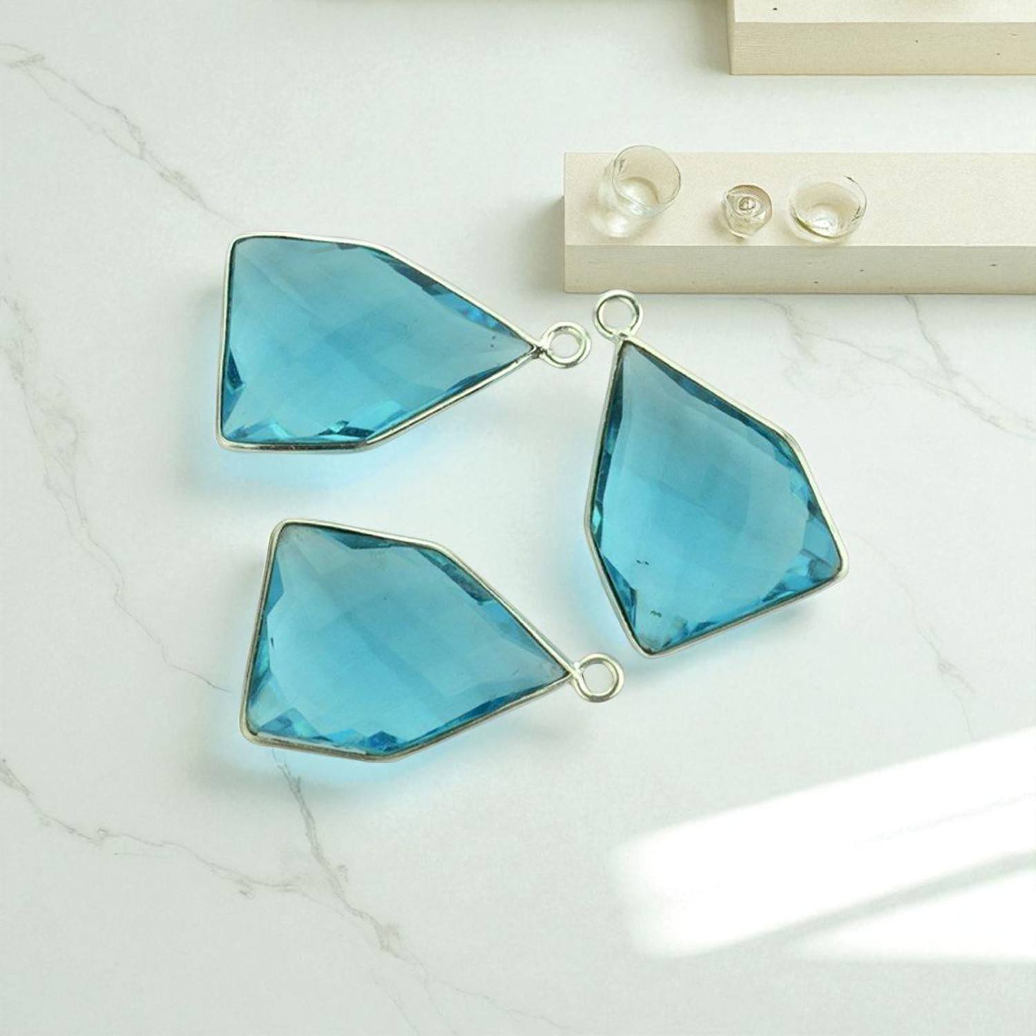 บุษราคัมสีฟ้า