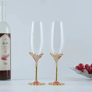 Fantástica copa de vino de cristal que eleva el vino de una bebida a una experiencia y encarna la tradición, la refinación y el disfrite. - Product Image 5