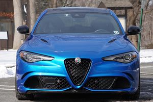 รถยนต์มือสองปี 2022 รุ่น Quadrifoglio พร้อมส่ง - Product Image 5