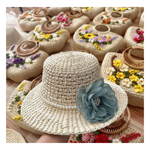 Chapeaux en jacinthe d'eau faits à la main en fibre de jacinthe d'eau, conçus pour un usage quotidien et un style tendance au Vietnam - Product Image 3