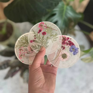ชุดถาดรองแก้วทำจากเรซินและไม้ช่างฝีมือพื้นผิวมันวาวสวยงามลวดลายและสีสันสดใสจานรองแก้วหินสำหรับงานกิจกรรม - Product Image 1