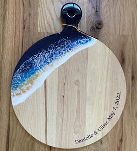 Planche à découper personnalisée en bois d'acacia et résine, ustensile de cuisine antidérapant, plateau de service à fromage, directement du fabricant - Product Image 3