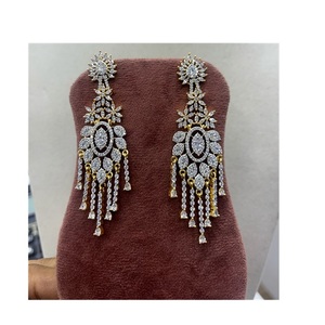 Beauté brillante femmes élégantes boucles d'oreilles avec Zircon fête porter des accessoires de mode matériel en laiton pour les cadeaux de mariage - Product Image 1
