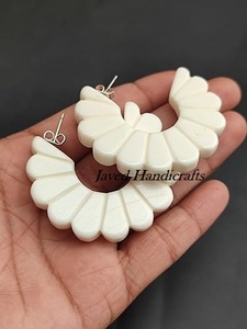 Pendientes colgantes de resina de estilo Vintage hechos a mano para mujeres y niñas, joyería de moda inspirada en el desgaste occidental - Product Image 3