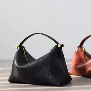 Sac à bandoulière en cuir à breloques convertibles Multi-Wear Sangles détachables Styles en cuir souple Élégance pratique Design polyvalent - Product Image 1
