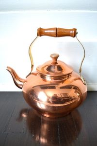 Bouilloire à thé en cuivre vintage fabriquée à la main avec base solide et bec incurvé pour un versement facile et un charme traditionnel - Product Image 5