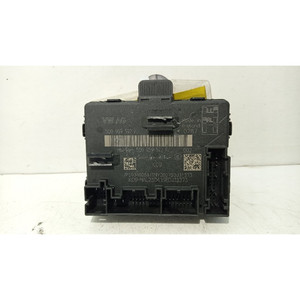 เซ็นทรัลลีน่า ดอร์ ดีเอ็กซ์ ผู้โดยสารด้านหน้าซ้าย ออดี้ คิว3 ซีรีส์ (F3B) 5Q0959392F DADA (18>) - Product Image 1