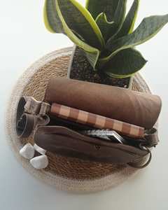 Sac à bandoulière en cuir véritable 100% fait main, avec motifs floraux gravés, pour femme, avec une longue sangle réglable - Product Image 3