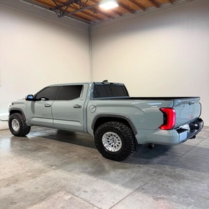 Tundra SR5 4x4 SR5 4 portes Double Cabine Pick-up SB 2024 à succès - Product Image 3