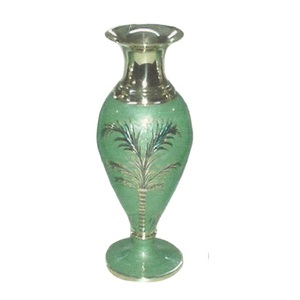 Vase à fleurs en laiton de haute qualité avec gravure vert et or fini pour la décoration de la maison Vase à fleurs de décoration de Table - Product Image 3