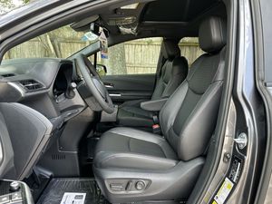 Minivan Usada 2025 BraunsAbility Sienna Hybrid XSE Sports para 4 Pasajeros, Accesible para Sillas de Ruedas - Product Image 5