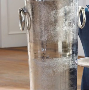 Vase Long Vintage Fait Main Accent Décoratif Unique Parfait pour la Décoration de Scène de Salles de Banquet et les Événements en Plein Air de l'Inde - Product Image 5