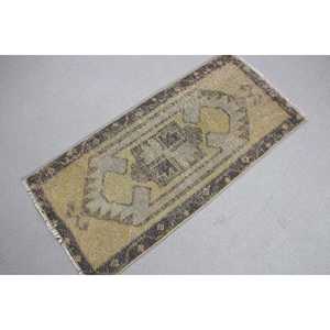 Alfombra Turca de 1.5x3.2 pies, Alfombra Pequeña Vintage, Alfombra de Lana Marrón Abstracta - Product Image 3