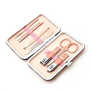 Kit de manucure et pédicure en acier inoxydable 8 pièces |   Coupe-ongles luxueux avec boîte cadeau |   Outils de beauté professionnels - Product Image 1