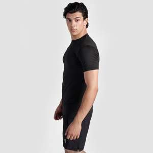 T-shirt de performance Cross Run noir 100 % polyester 300 g en tissu tricoté avec étiquette personnalisée imprimée à l'écran, fonctionnel pour l'exercice, motif uni - Product Image 3