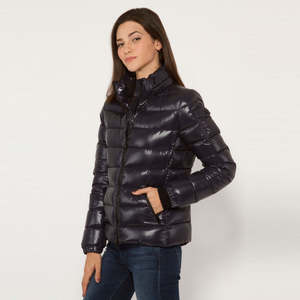 Chaqueta Acolchada Negra Brillante para Mujer, Abrigo de Invierno con Capucha Aislante - Product Image 3