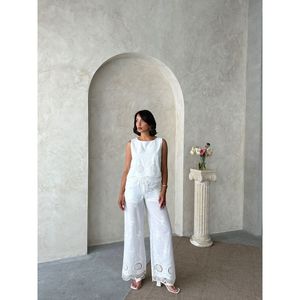 Pantalones Bordados para Mujer, Elegantes y con Detalles de Bordado Intrincado - Product Image 1