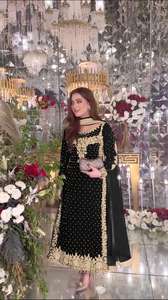 Terciopelo de viscosa pura pesada de estilo pakistaní indio con Secuencia de bordado trabajo Parte superior larga con conjunto Dupatta para mujer - Product Image 2