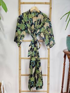 เสื้อคลุมพิมพ์ลายนกยูงสีเขียวดำชุดคลุมชายหาดสวมใส่สบายซักได้ตามธรรมชาติชุดกิโมโนลายดอกไม้สไตล์อินเดีย - Product Image 4