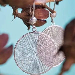 Pendientes colgantes hechos a mano de filigrana de luna con forro de plata superventas pendientes de tuerca de proveedor indio de alta calidad brillo brillante - Product Image 1