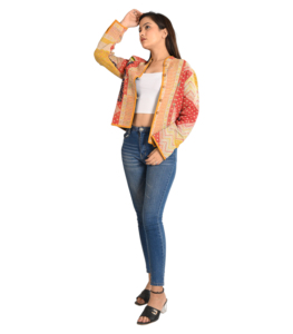 La veste en coton matelassé vintage de qualité de luxe pour femmes pour Streetwear et un usage quotidien est disponible pour l'exportation depuis l'Inde - Product Image 1