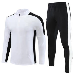 Ensemble de survêtements d'entraînement respirants deux pièces pour hommes, imprimés et personnalisés, avec logo de marque de football - Product Image 1