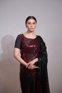 Travail de broderie de séquence de Georgette douce de style indien Bollywood avec bordure de passepoil Saree fantaisie avec chemisier en soie Mono Banglory - Product Image 4