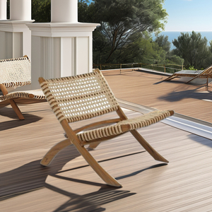 Chaise longue en rotin Xavir - Mobilier d'extérieur confortable avec impression couleur intégrale pour hôtel et villa, design moderne asiatique - Product Image 1