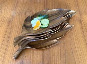 Plateau de service en bois d'acacia écologique à 4 sections, design feuille - Product Image 4