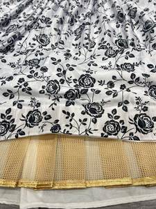 Tenue traditionnelle Style cachemiri riche fête et mariage spécial imprimé fleuri pur Chinon soie Lahenga Choli avec attache Cancan - Product Image 5