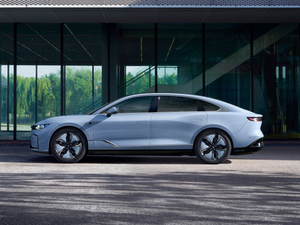 Sedán Ejecutivo Híbrido Enchufable 2024, 4 Puertas, 5 Asientos, Vehículo de Nueva Energía Premium PHEV de Alta Gama con Autonomía de 401-500 km en Venta - Product Image 5