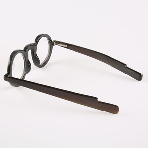 Lunettes de soleil de luxe en corne de buffle durable |   Montures en corne de bœuf artisanales, verres polarisés, finition au toucher réel, design moderne - Product Image 4