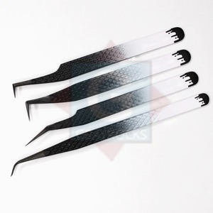 Pince à épiler d'extension de cils en acier inoxydable de haute qualité meilleure qualité avec pointe pointue à 90 degrés testée à la main pour la durabilité - Product Image 1