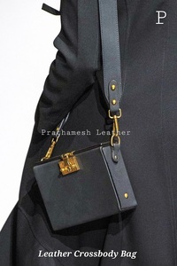 Bolso cruzado de cuero clásico Accesorio atemporal Correa ajustable Cuero suave Tono neutro Larga duración Diseño refinado tendencia - Product Image 6