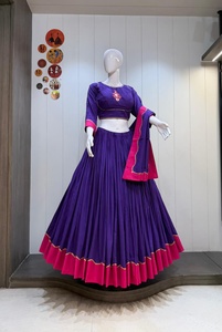 Conjunto de Falda y Blusa de Algodón Camric Puro, Especial para Navratri, Ropa Festiva para Fiestas, Estilo Étnico Tradicional Indio-Pakistaní - Product Image 5