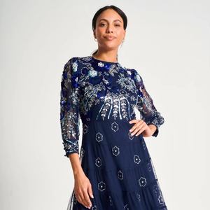 Vestido de noche de manga larga con dobladillo circular y adorno floral Decoración de bordado de lujo para fiestas Funciones nocturnas - Product Image 1