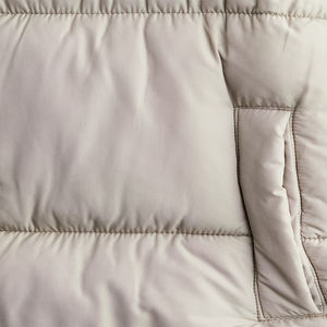 เสื้อแจ็คเก็ตดาวน์ผู้หญิงแฟชั่นใหม่ปี 2026 สไตล์ใหม่ รับทำโลโก้ เสื้อกันหนาวแบบพองตัว มีฮู้ด กันลม ระบายอากาศได้ดี รับผลิตแบบ OEM - Product Image 4