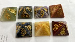 Bán Chạy Nhất Phong Cách Chữa Bệnh Đá Quý <span class=keywords><strong>Chakra</strong></span> Khắc <span class=keywords><strong>Reiki</strong></span> Kim Tự Tháp Thiết Lập EMF Bảo Vệ Khắc Pha Lê Đá Phong Thủy Linh Vật - Product Image 6