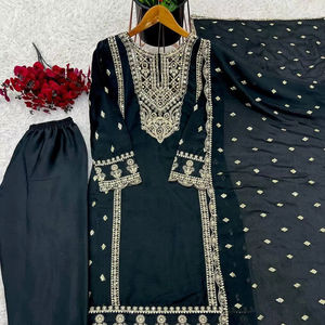 Party Wear Nouveau Designer Chinon Soie Belle Cordage Séquence Broderie Travail Haut Avec Manches Longues Et Bas Avec Dupatta - Product Image 3