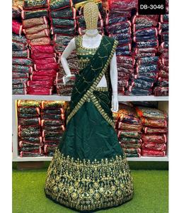 Soie de taffetas de créateur de style indien et pakistanais avec broderie Design Work Lehenga Choli avec Georgette Dupatta Set pour femme - Product Image 2