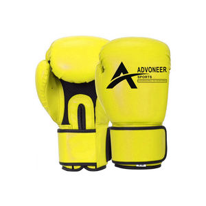 Guantes de entrenamiento Muay Thai profesionales con logotipo personalizado hechos de PU y material de cuero - Product Image 2