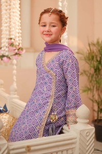 Chemise Lehanga en mousseline de soie acrylique pour filles pakistanaises élégantes pour enfants avec dentelle Zari Detailing pour les célébrations de fête de mariage Eid - Product Image 5
