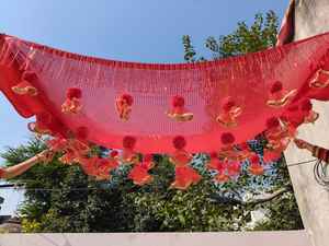 ผ้าคลุมเจ้าสาวสีแดงประดับเลื่อมหรูหรา พร้อมลูกไม้กลิตเตอร์ ผ้าคลุมพู่ห้อยน้ำหนักเบา สไตล์บอลลีวูดสำหรับงานอีเว้นท์ - Product Image 5