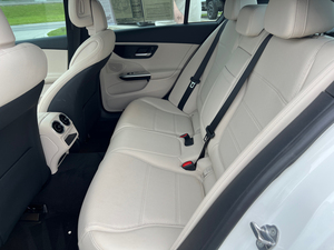 ราคาโปรโมชั่นปี 2024 เมอร์เซเดส-เบนซ์ ซี 300 เครื่องยนต์ 2.0 ลิตร เทอร์โบชาร์จ 4 สูบ ระบบมิลด์ไฮบริด 48V - Product Image 6