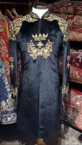 Sherwani noir 2025 avec broderie Designer Gold Zardozi et chaussures assorties parfaites pour les mariages et les fêtes - Product Image 2
