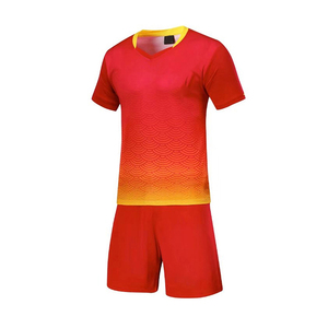 Maillot de football en gros de haute qualité, uniforme d'équipe, personnalisé, imprimé, 100 % polyester, séchage rapide, matériau durable pour l'été - Product Image 2