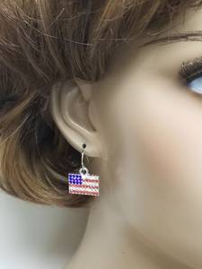 Pendientes de gancho de alambre francés de oro blanco de 14 quilates Impresionante Dios bendiga América Multi-Color CZ Diamantes 0,60 CTW Estrellas Rayas Aro fino - Product Image 4