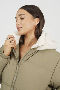 Chaqueta de Invierno Acolchada para Mujer de Alta Calidad, Transpirable, de Punto y Lona - Product Image 3
