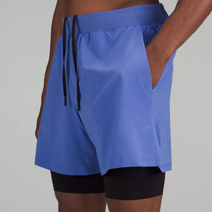 กางเกงขาสั้นเล่นเทนนิสผ้าซาตินแห้งเร็วสำหรับผู้ชาย, กางเกงขาสั้นผ้าซาตินแห้งเร็วขนาด7นิ้วปักลายทึบมีกระเป๋าสำหรับใส่วิ่ง - Product Image 4